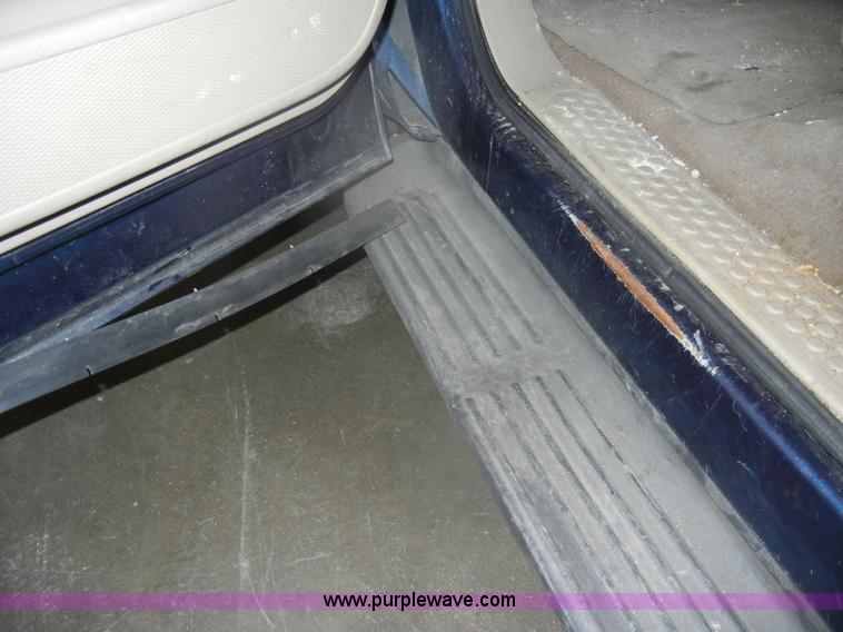 image for item D4883 2001 Ford F250 XLT Super Duty Crew Cab pickup truck