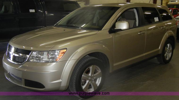 image for item D4884 2009 Dodge Journey SXT SUV <br />Non-repairable title, parts only