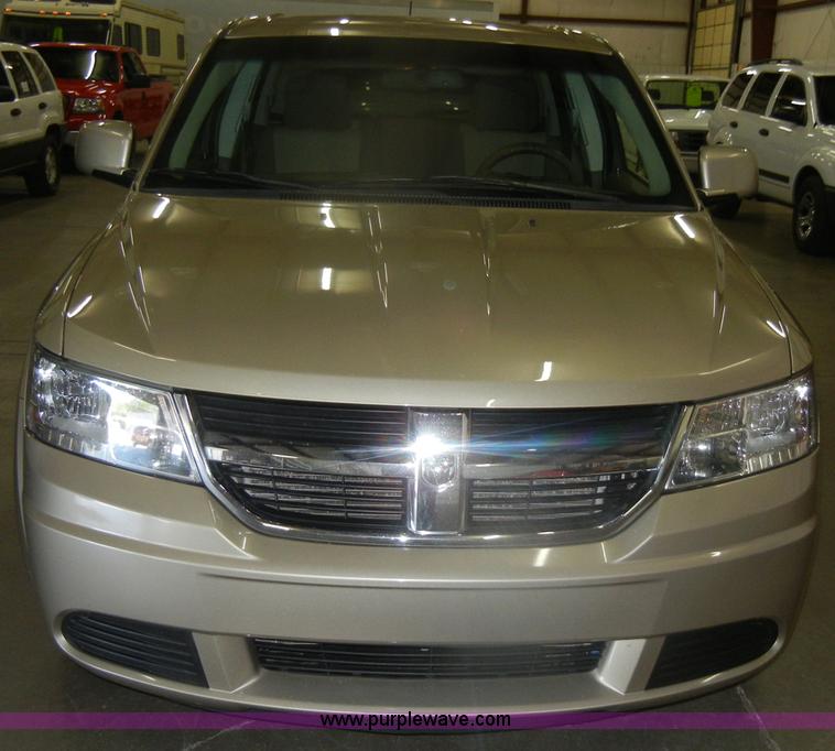 image for item D4884 2009 Dodge Journey SXT SUV <br />Non-repairable title, parts only