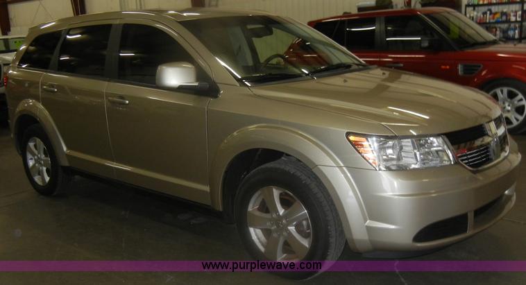 image for item D4884 2009 Dodge Journey SXT SUV <br />Non-repairable title, parts only