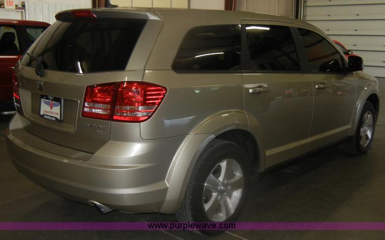 image for item D4884 2009 Dodge Journey SXT SUV <br />Non-repairable title, parts only