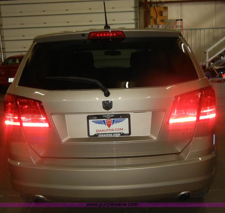 image for item D4884 2009 Dodge Journey SXT SUV <br />Non-repairable title, parts only