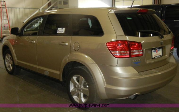 image for item D4884 2009 Dodge Journey SXT SUV <br />Non-repairable title, parts only