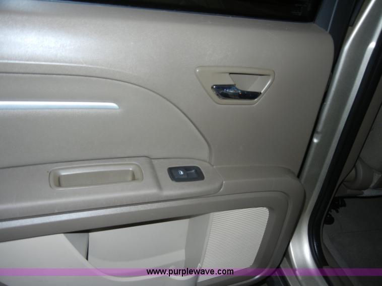 image for item D4884 2009 Dodge Journey SXT SUV <br />Non-repairable title, parts only