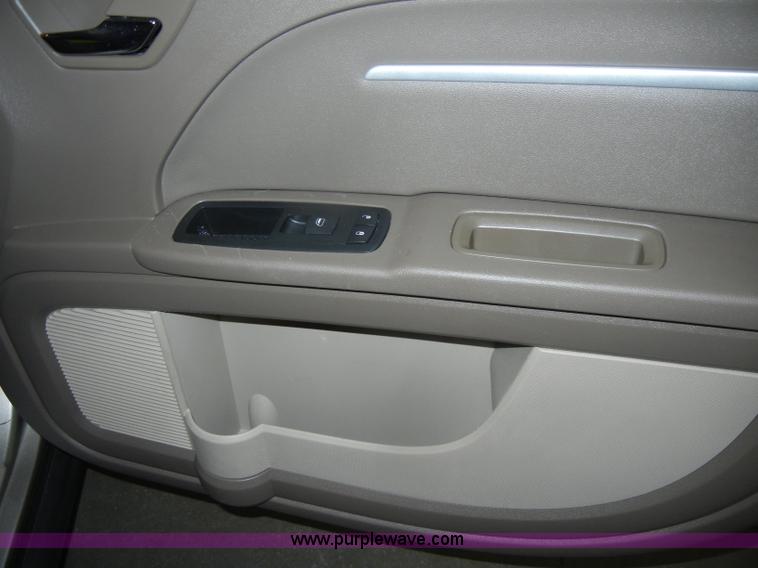 image for item D4884 2009 Dodge Journey SXT SUV <br />Non-repairable title, parts only