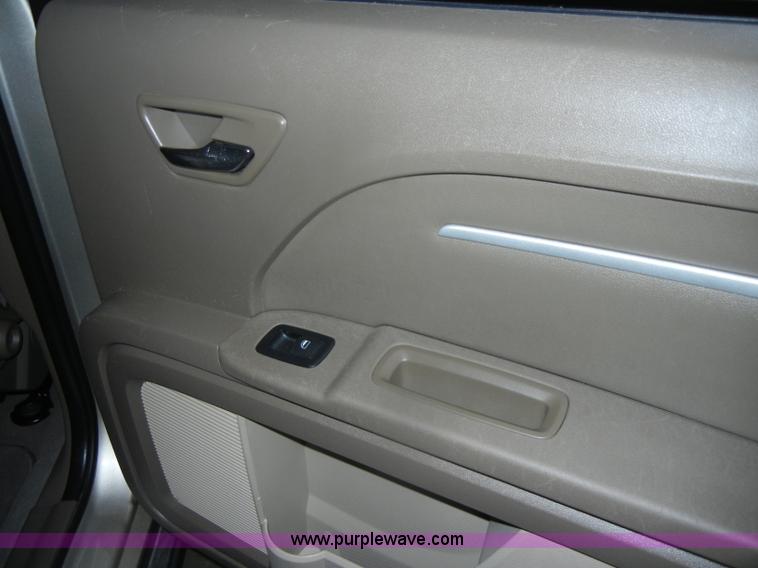 image for item D4884 2009 Dodge Journey SXT SUV <br />Non-repairable title, parts only