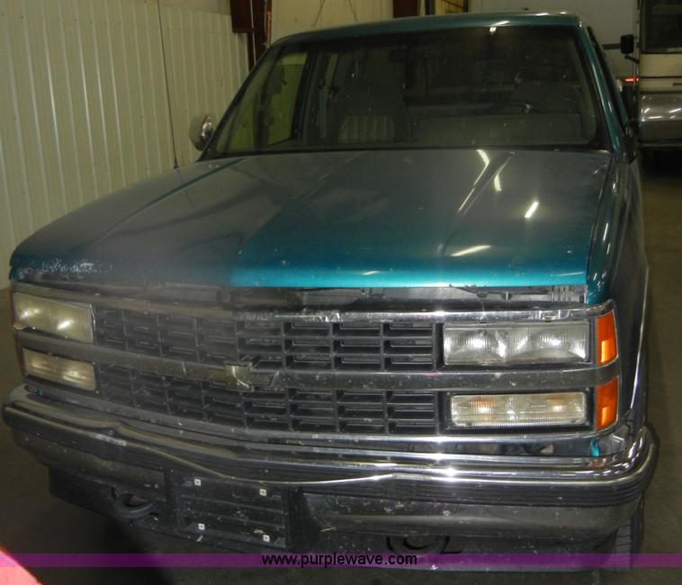 image for item D4886 1994 Chevrolet Silverado 1500 extended cab pickup truck