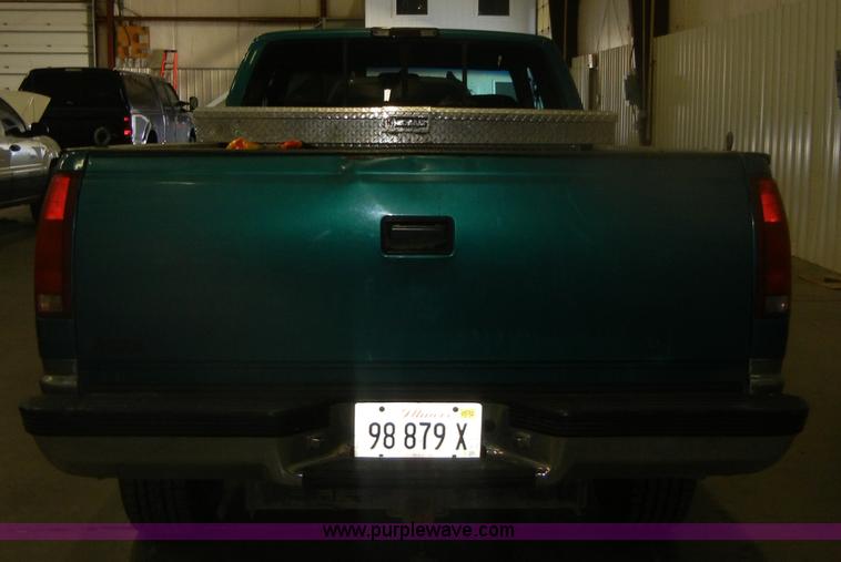 image for item D4886 1994 Chevrolet Silverado 1500 extended cab pickup truck