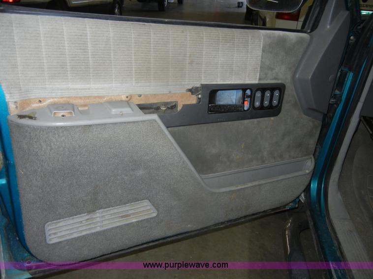 image for item D4886 1994 Chevrolet Silverado 1500 extended cab pickup truck