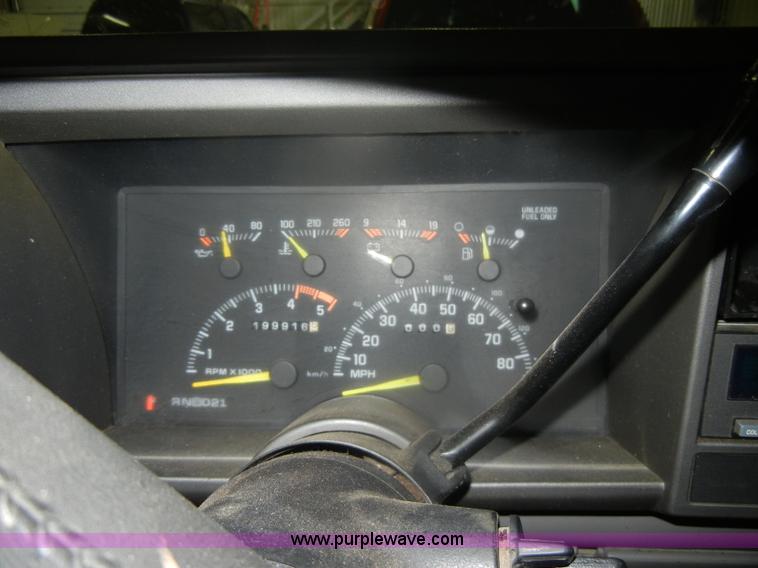 image for item D4886 1994 Chevrolet Silverado 1500 extended cab pickup truck