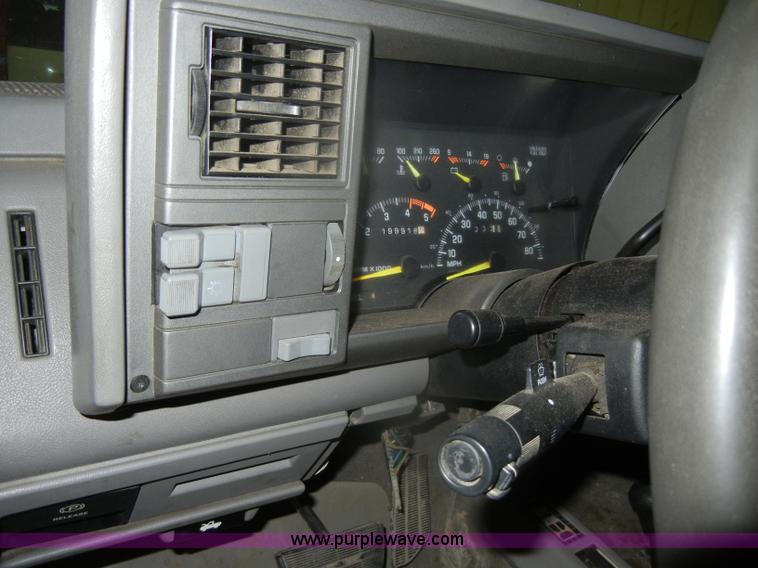 image for item D4886 1994 Chevrolet Silverado 1500 extended cab pickup truck