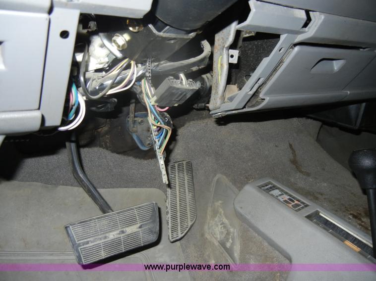 image for item D4886 1994 Chevrolet Silverado 1500 extended cab pickup truck