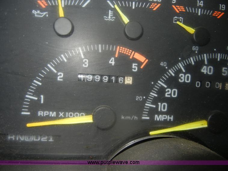 image for item D4886 1994 Chevrolet Silverado 1500 extended cab pickup truck