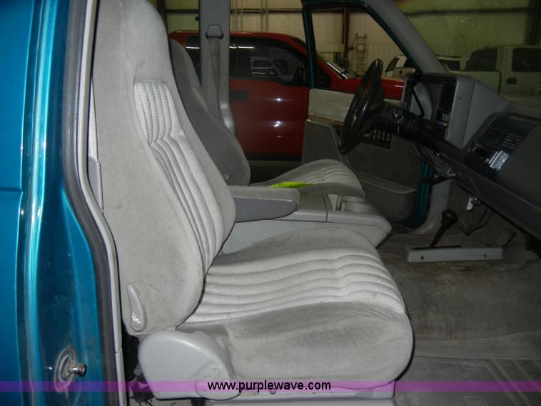 image for item D4886 1994 Chevrolet Silverado 1500 extended cab pickup truck