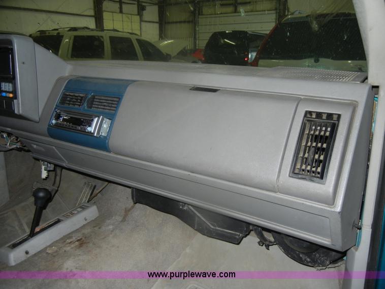 image for item D4886 1994 Chevrolet Silverado 1500 extended cab pickup truck