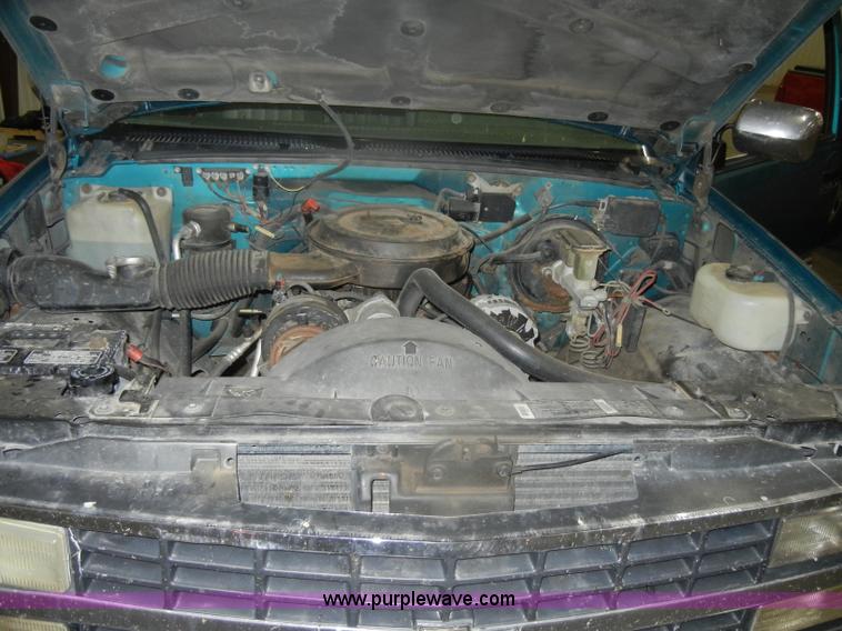 image for item D4886 1994 Chevrolet Silverado 1500 extended cab pickup truck