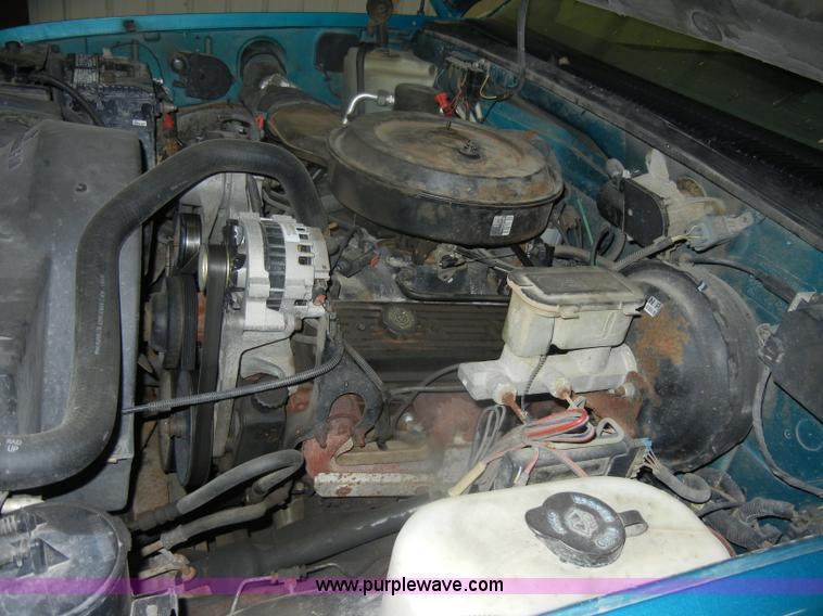 image for item D4886 1994 Chevrolet Silverado 1500 extended cab pickup truck