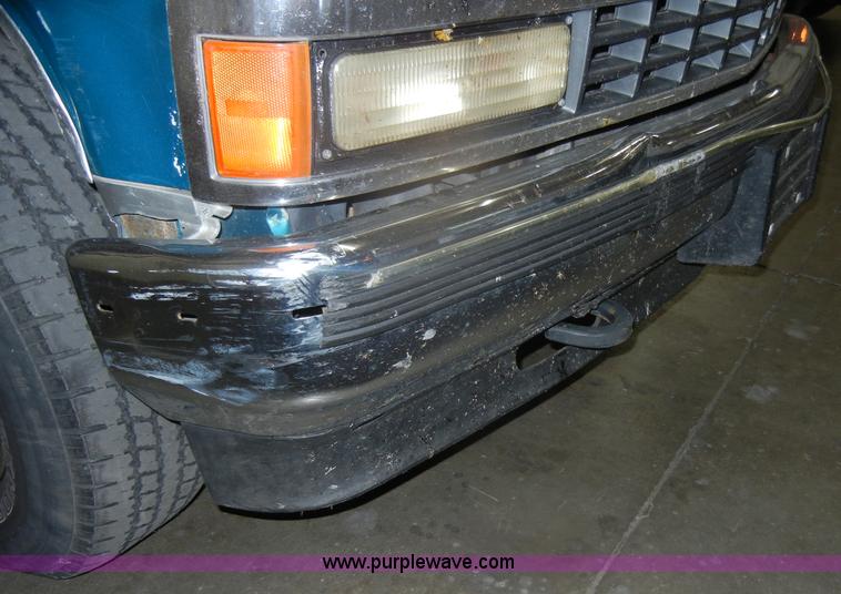 image for item D4886 1994 Chevrolet Silverado 1500 extended cab pickup truck