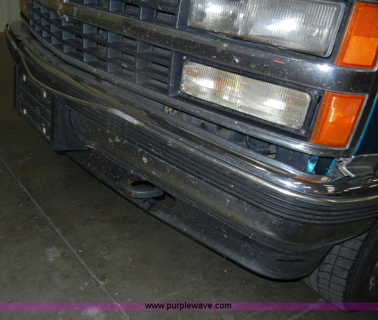 image for item D4886 1994 Chevrolet Silverado 1500 extended cab pickup truck