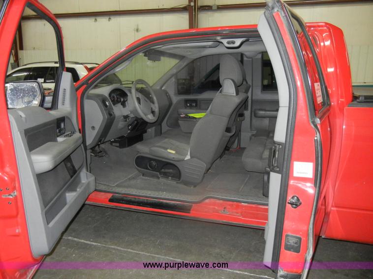 image for item D4887 2004 Ford F150 XLT SuperCab pickup truck
