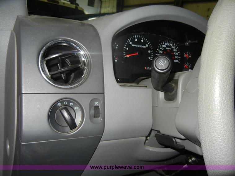 image for item D4887 2004 Ford F150 XLT SuperCab pickup truck