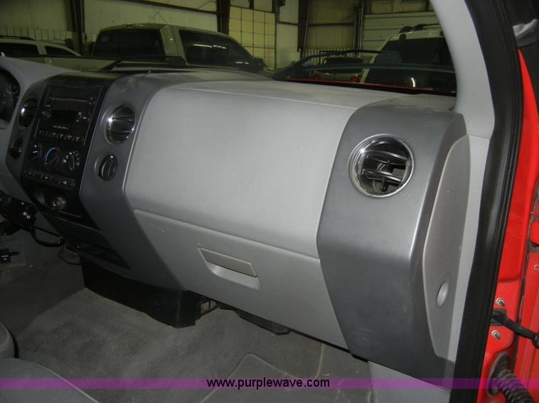 image for item D4887 2004 Ford F150 XLT SuperCab pickup truck