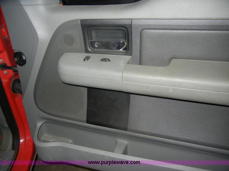 image for item D4887 2004 Ford F150 XLT SuperCab pickup truck