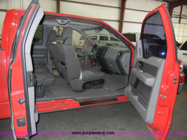 image for item D4887 2004 Ford F150 XLT SuperCab pickup truck