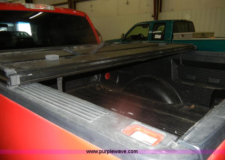 image for item D4887 2004 Ford F150 XLT SuperCab pickup truck