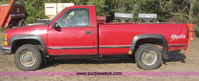 image for item B5221 1999 Chevrolet 3500 LS pickup truck