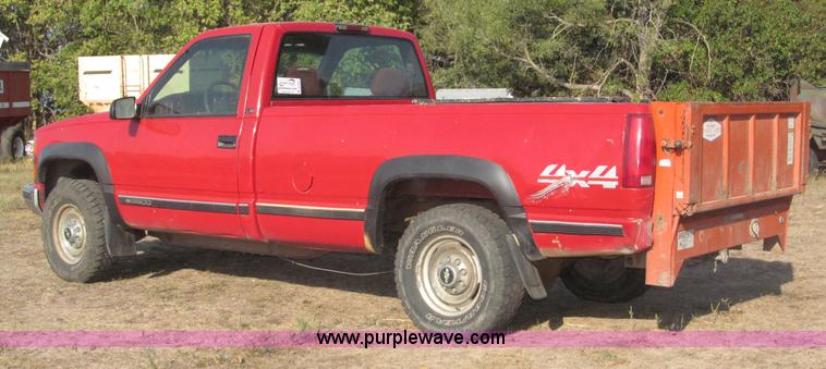 image for item B5221 1999 Chevrolet 3500 LS pickup truck