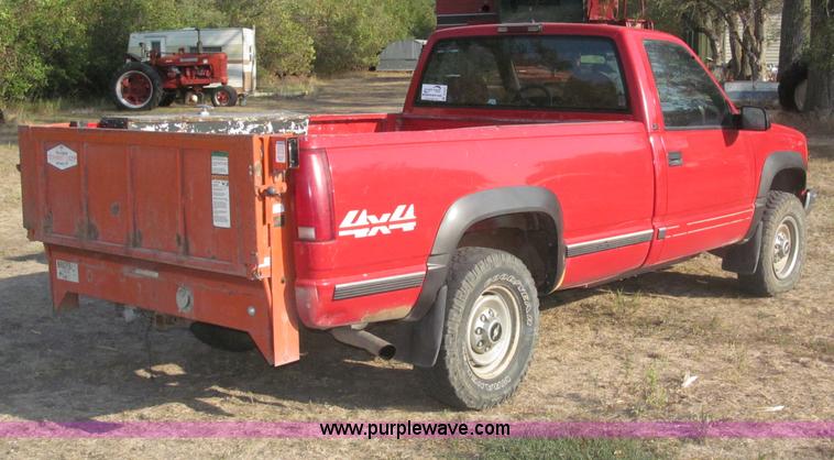 image for item B5221 1999 Chevrolet 3500 LS pickup truck