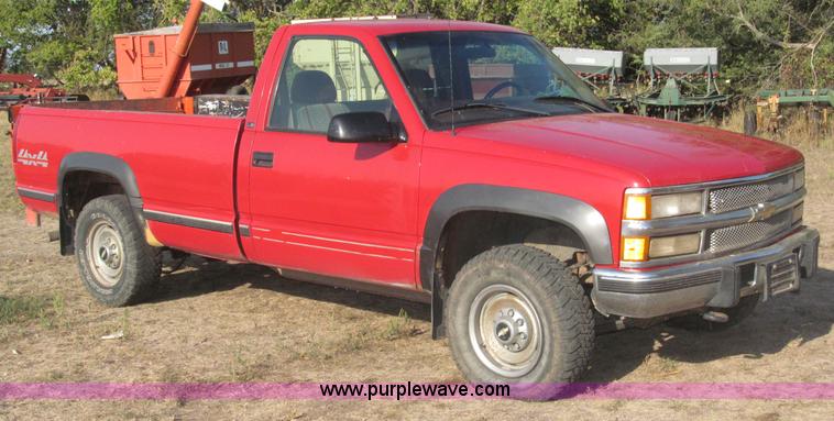 image for item B5221 1999 Chevrolet 3500 LS pickup truck