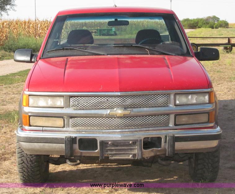 image for item B5221 1999 Chevrolet 3500 LS pickup truck