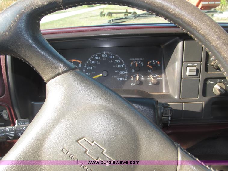 image for item B5221 1999 Chevrolet 3500 LS pickup truck