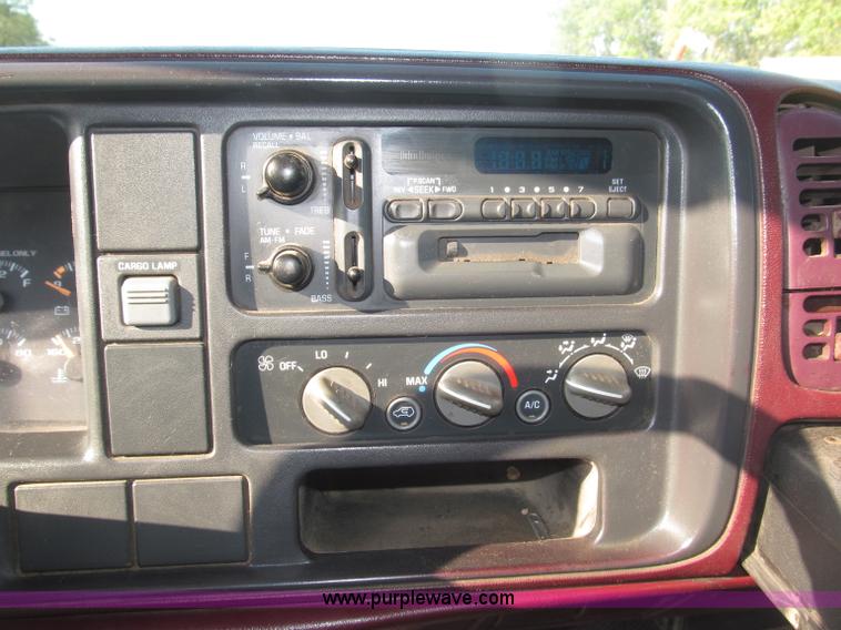 image for item B5221 1999 Chevrolet 3500 LS pickup truck