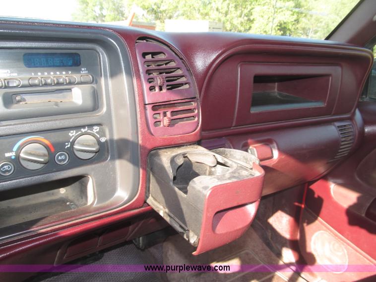 image for item B5221 1999 Chevrolet 3500 LS pickup truck