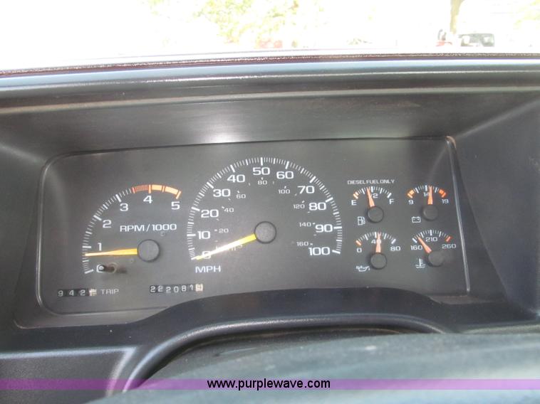 image for item B5221 1999 Chevrolet 3500 LS pickup truck