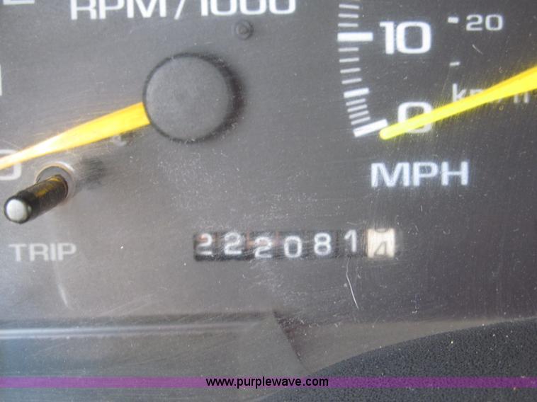 image for item B5221 1999 Chevrolet 3500 LS pickup truck