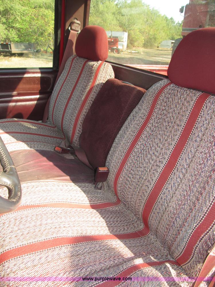 image for item B5221 1999 Chevrolet 3500 LS pickup truck