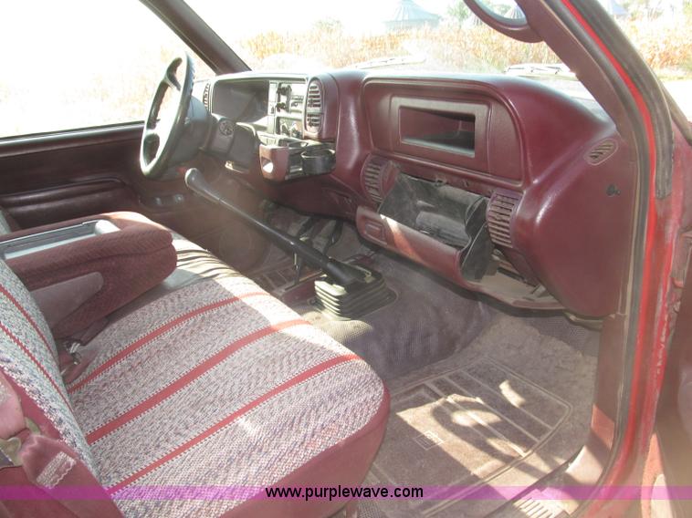 image for item B5221 1999 Chevrolet 3500 LS pickup truck