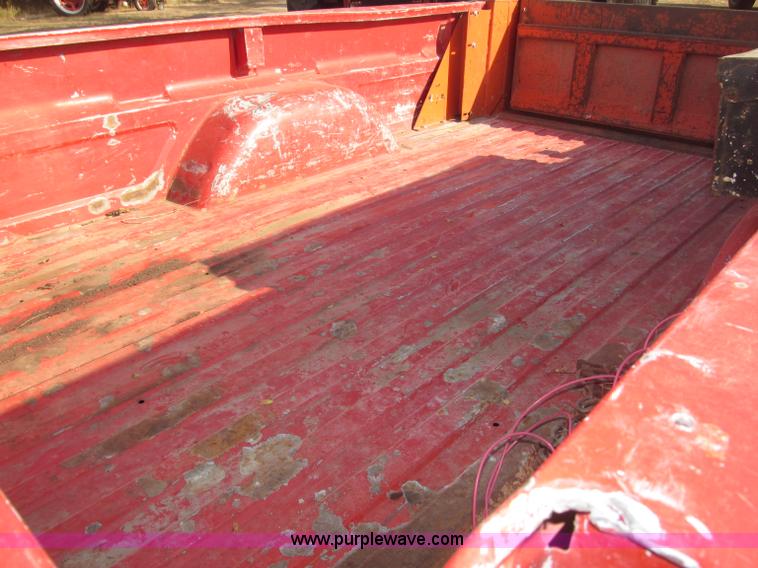 image for item B5221 1999 Chevrolet 3500 LS pickup truck