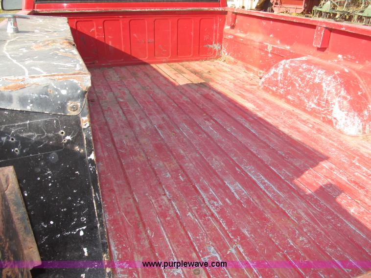 image for item B5221 1999 Chevrolet 3500 LS pickup truck