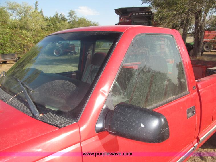 image for item B5221 1999 Chevrolet 3500 LS pickup truck