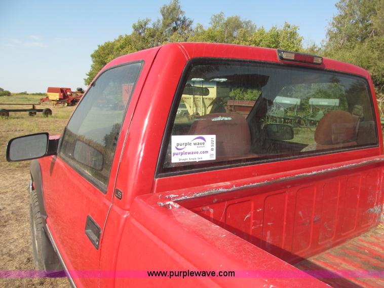 image for item B5221 1999 Chevrolet 3500 LS pickup truck