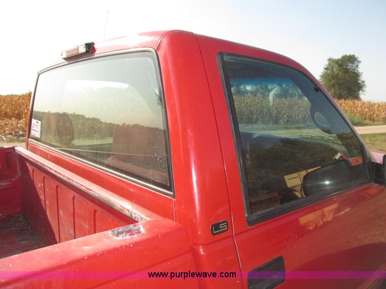 image for item B5221 1999 Chevrolet 3500 LS pickup truck