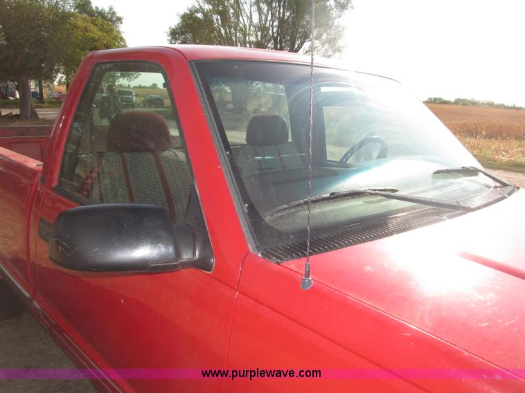 image for item B5221 1999 Chevrolet 3500 LS pickup truck