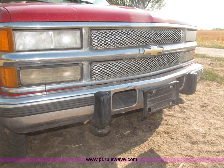 image for item B5221 1999 Chevrolet 3500 LS pickup truck