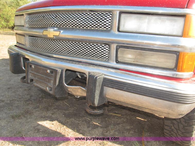 image for item B5221 1999 Chevrolet 3500 LS pickup truck