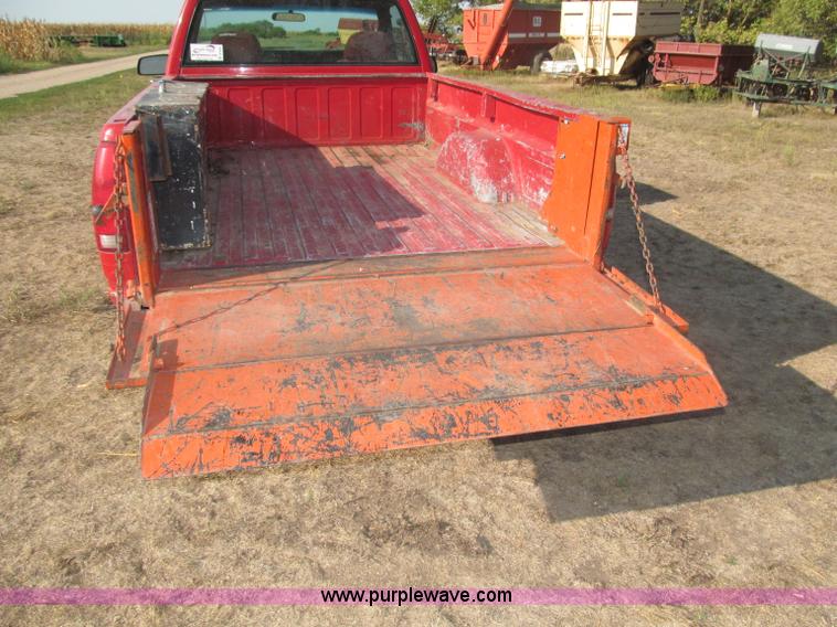 image for item B5221 1999 Chevrolet 3500 LS pickup truck